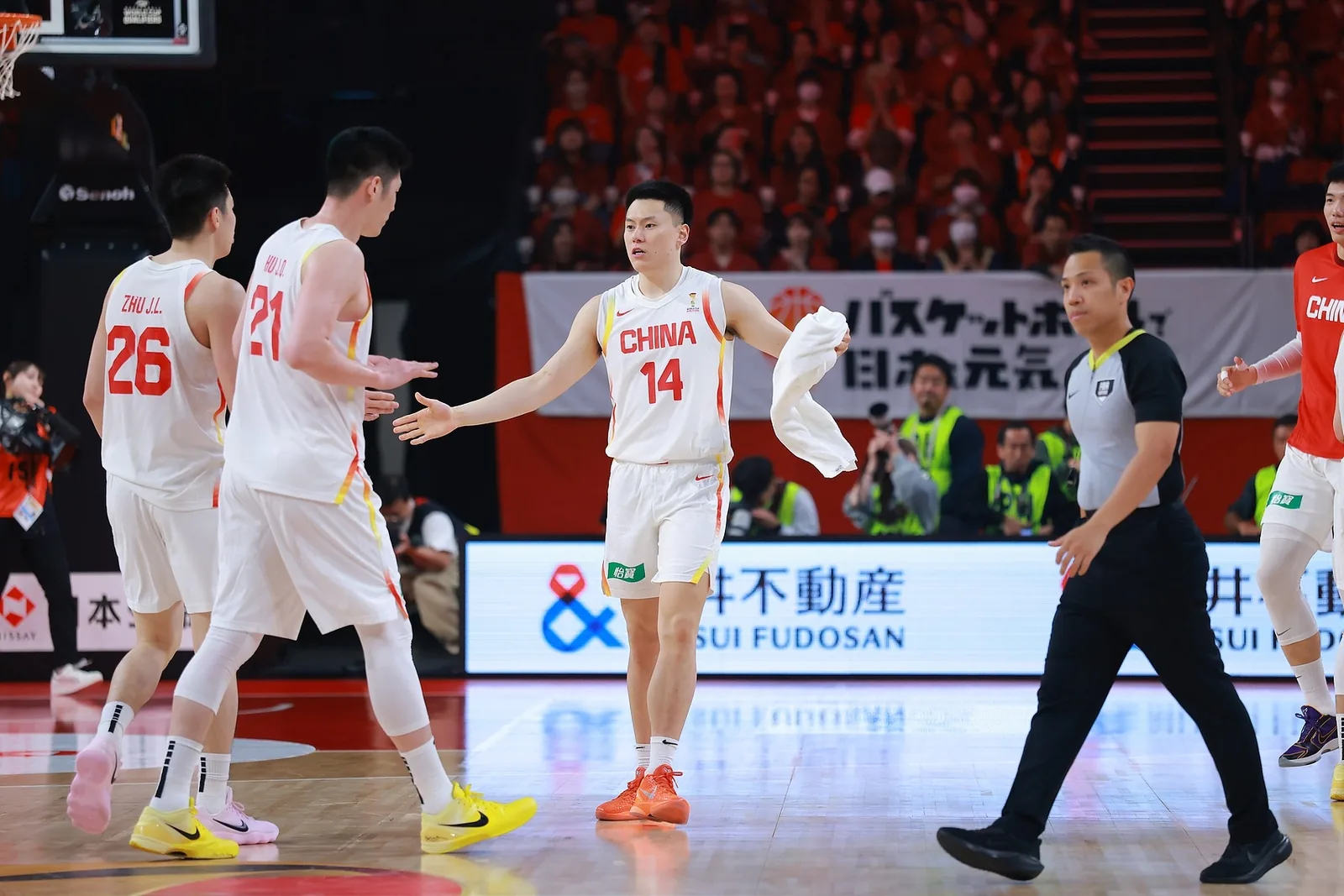 亚运会首战！中国男篮首发：廖三宁&庞峥麟&李弘权&胡金秋&朱俊龙