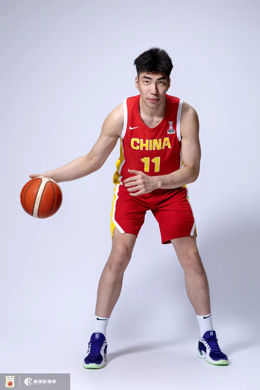 高度优势明显！余嘉豪半场5分半钟4罚4中拿6分3板1助 正负值+22