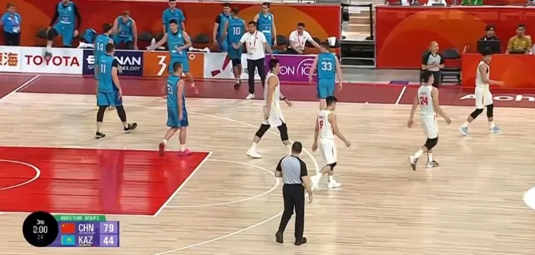 优势明显！中国男篮三节打完领先哈萨克斯坦35分 4人得分上双